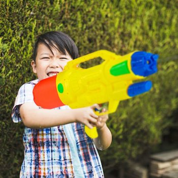 XXL VODN&Aacute; PI&Scaron;TOĽ - SUPER SOAKER VODN&Aacute; PI&Scaron;TOĽ - ROZMERY: 63.5 x 10 x 26 CM - DVOJIT&Yacute; STREL VODN&Aacute; PI&Scaron;TOĽ (1 ks)