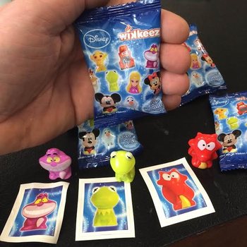 Disney Wikkeez Fig&uacute;rky + N&aacute;lepka v Blindbagu (300 ks)