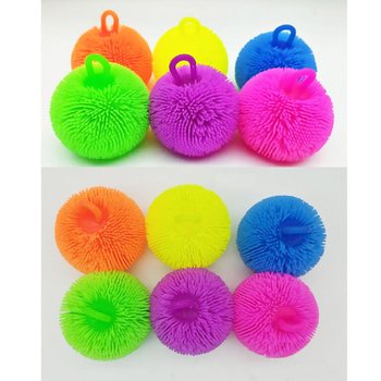 PUFFER LOPTIČKA V JASN&Yacute;CH FARB&Aacute;CH - 8CM - V DISPLAYI (12 ks)