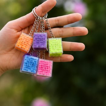 Kľ&uacute;čenka s kockov&yacute;m labyrintom (48 ks)