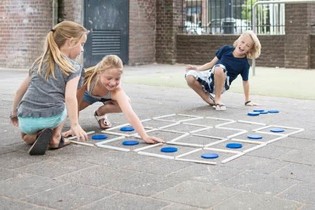 BS DOTS Dreven&aacute; strategick&aacute; hra - Hračka na von (1 ks)
